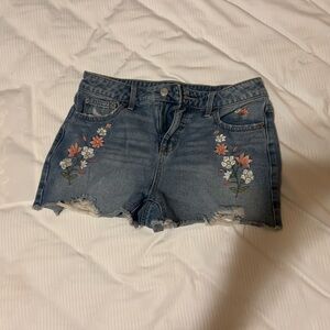 Trendy Jean shorts